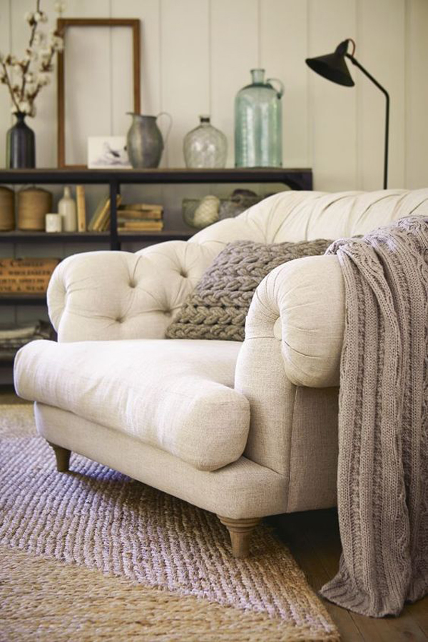 sofa putih minimalis