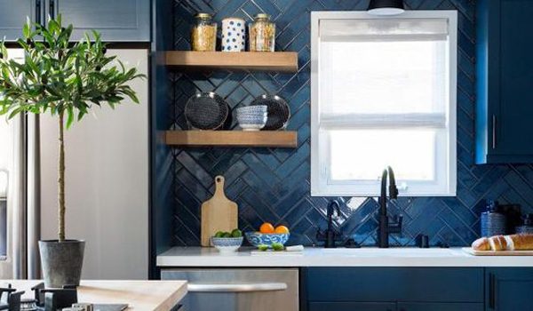 dapur-biru-dengan-tampilan-klasik-yang-keren