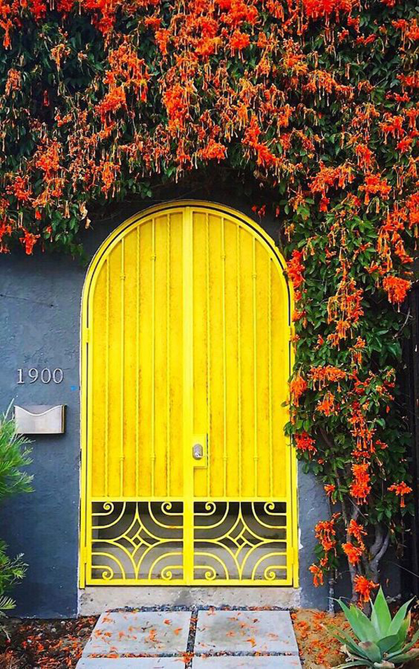 desain-pintu-klasik-warna-kuning