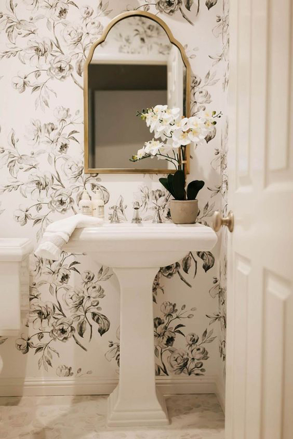 dekorasi-wallpaper-bunga-untuk-kamar-mandi