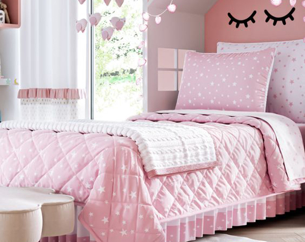 desain-kamar-anak-pink-dengan-sandaran-kepala-unik