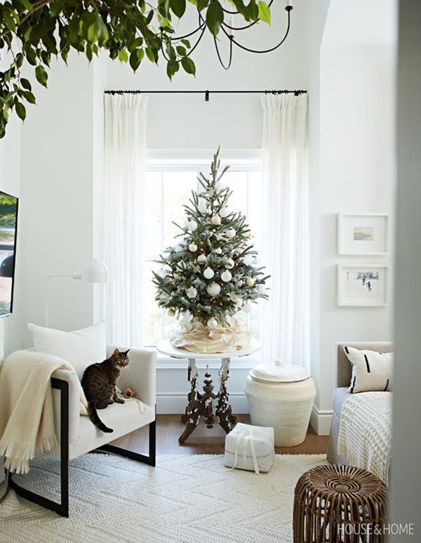 dekorasi-pohon-natal-kecil-untuk-ruang-keluarga