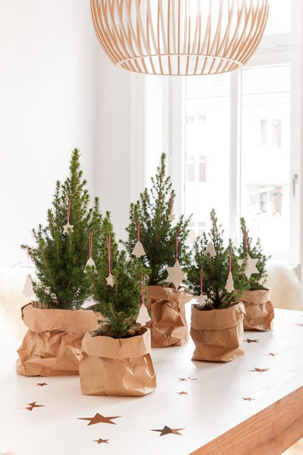 hiasan-pohon-natal-mini-dengan-pot-karton