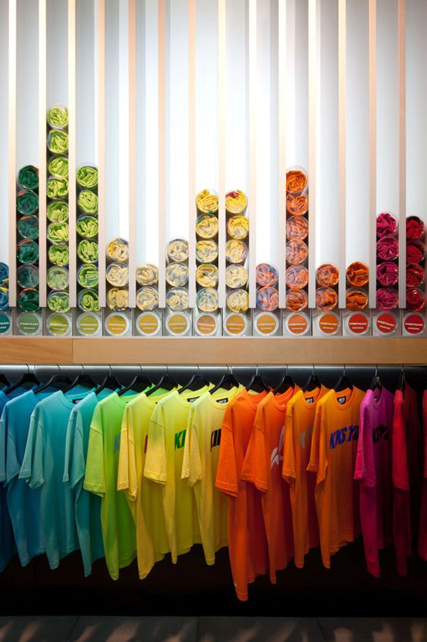 ide-display-toko-fashion-olah-raga-dengan-gradien-warna