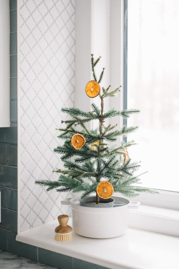 ide-pohon-natal-minimalis-dengan-hiasan-buah-jeruk