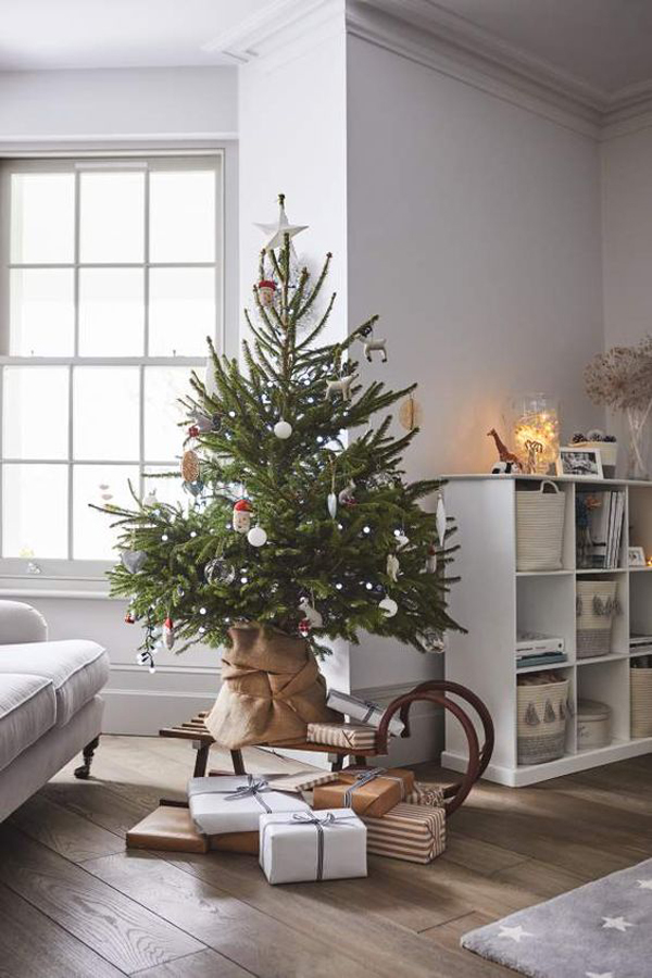 ide-pohon-natal-tradisional-untuk-ruangan-kecil
