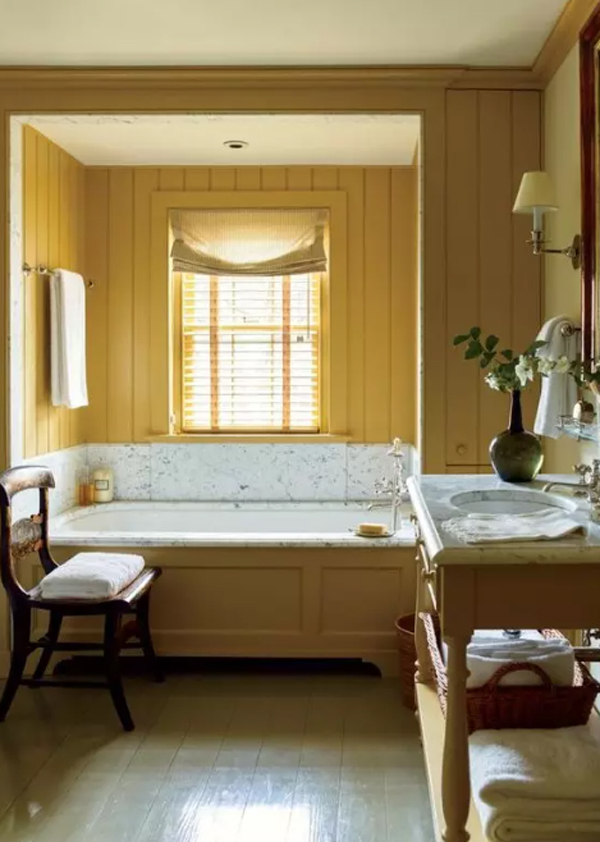 desain-kamar-mandi-kuning-bergaya-klasik