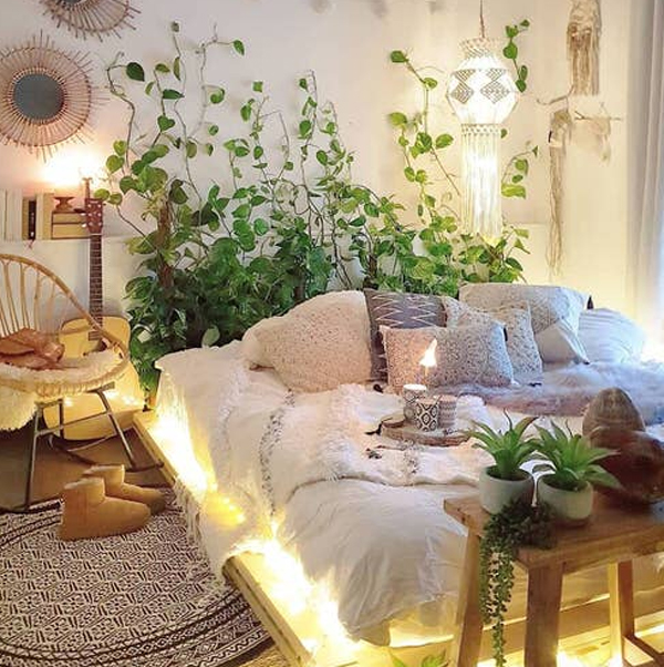 kamar-tidur-romantis-dengan-tanaman-merambat-dinding