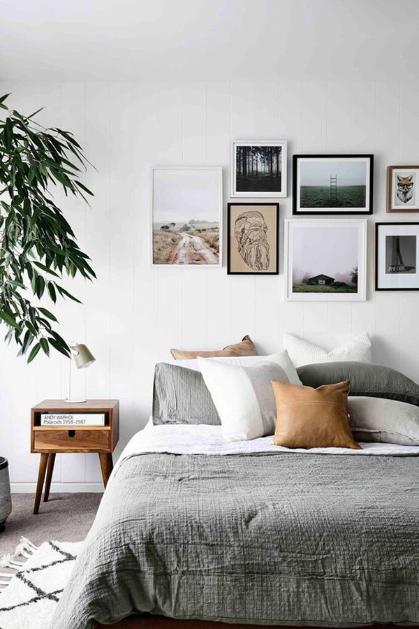 desain-kamar-tidur-modern-ala-skandinavia-dengan-dinding-galeri