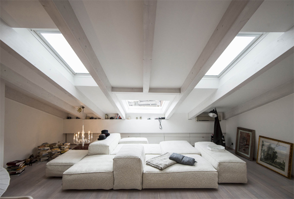 sofa-apartemen-besar-dengan-skylight