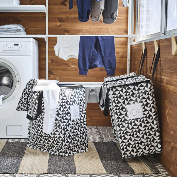 balkon-laundry-fungsional-dengan-keranjang-pakaian-gantung
