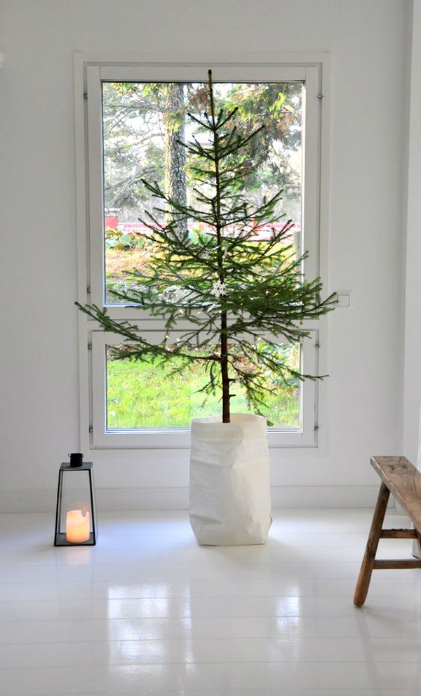 dekorasi-pohon-natal-minimalis-dengan-lentera
