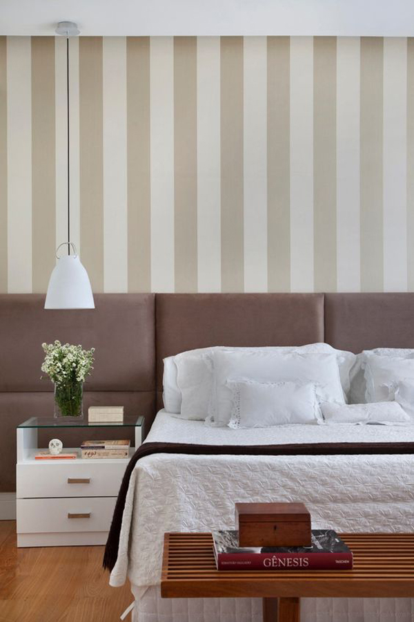 desain-kamar-tidur-modern-dengan-wallpaper-bergaris