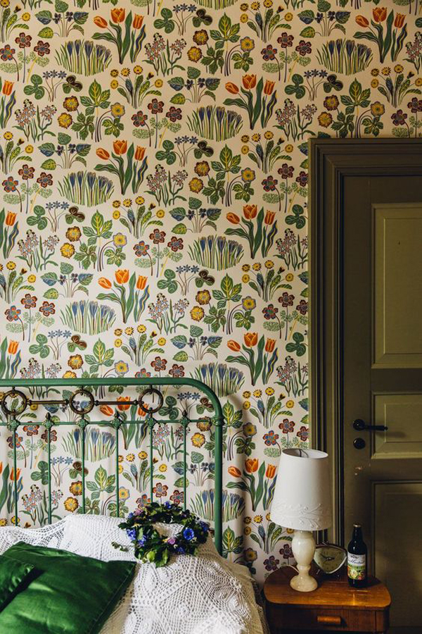 desain-wallpaper-kamar-tidur-klasik-bertema-bunga