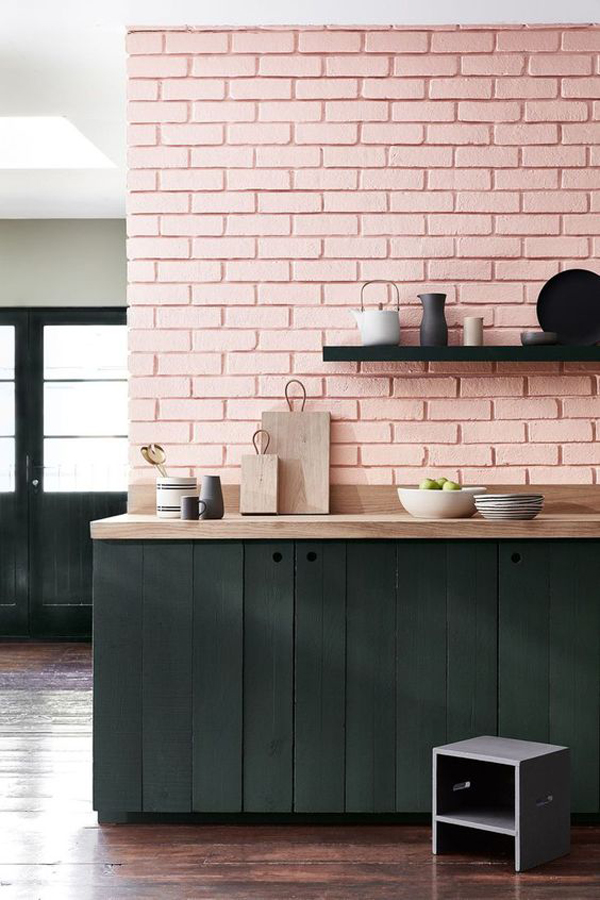 dapur-pastel-pink-dengan-aksen-hitam-dan-ekspos-dinding-bata