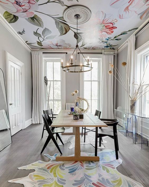 desain-ruang-makan-minimalis-dengan-wallpaper-plafon-bunga
