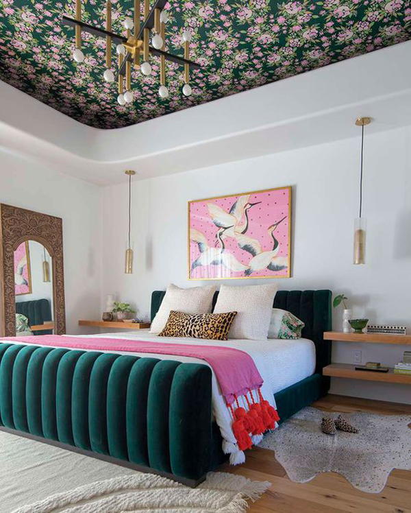 wallpaper-plafon-kamar-tidur-bertema-bunga-pink