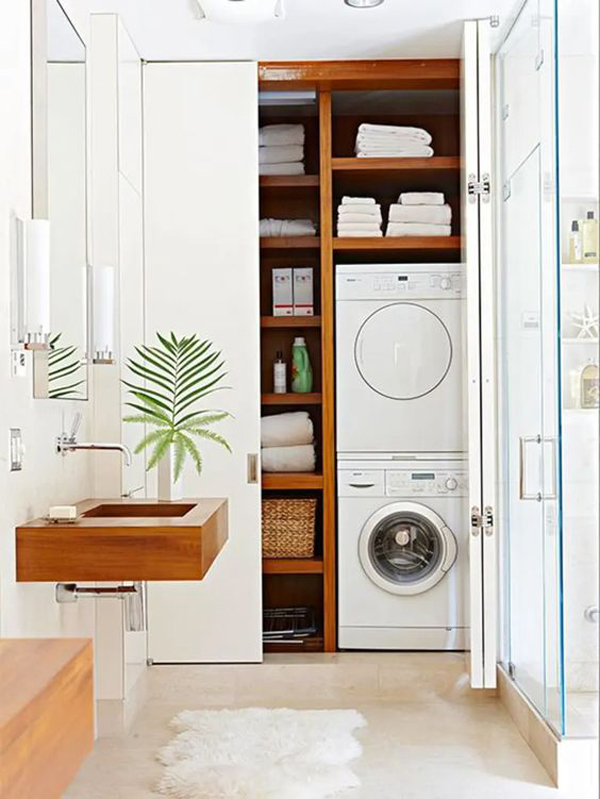 kamar-mandi-bergaya-tropis-dengan-mesin-cuci-di-lemari