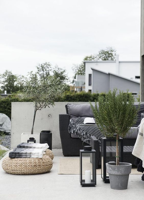 dekorasi-teras-depan-skandinavia-dengan-sofa-minimalis