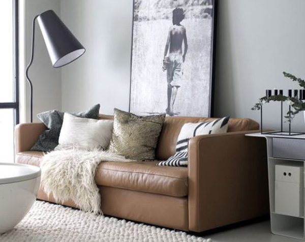 sofa-kulit-mungil-bergaya-minimalis
