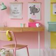 dekorasi-meja-belajar-anak-berwarna-pastel