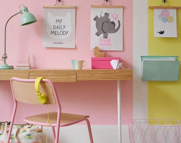 dekorasi-meja-belajar-anak-berwarna-pastel