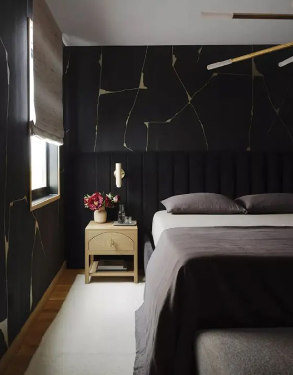 desain-kamar-tidur-moody-dengan-wallpaper-unik