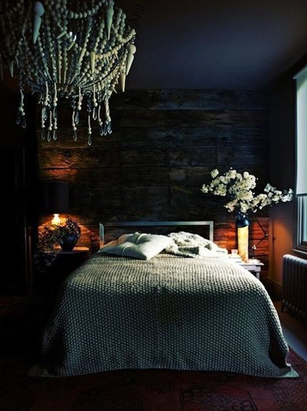 kamar-tidur-gelap-dan-glamor-dengan-dinding-kayu