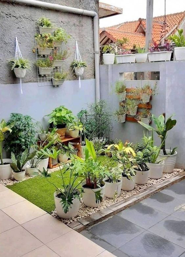 ide-dekorasi-teras-belakang-dengan-pot-tanaman