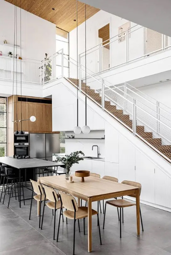 desain-interior-skandinavia-dengan-dapur-built-in-bawah-tangga