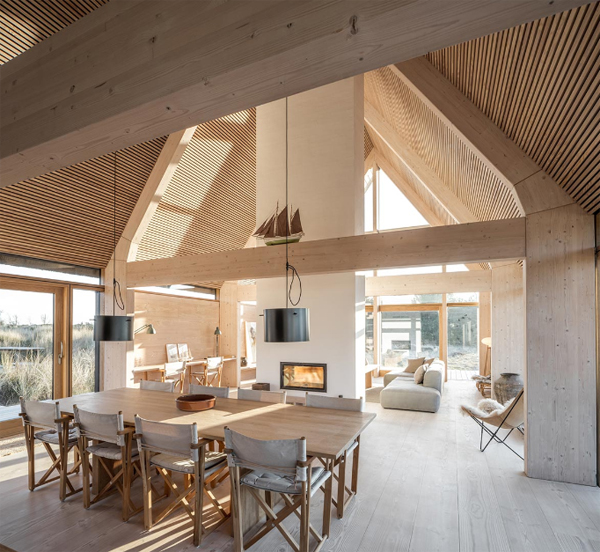 desain-interior-rumah-pantai-bernuansa-kayu